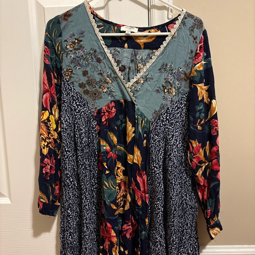 Umgee Multicolor Floral Tunic with Lace Trim